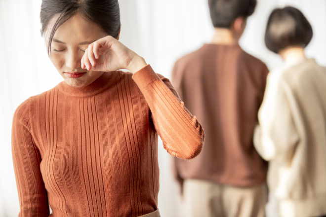 婚約後に彼氏の浮気が発覚！「このまま結婚して大丈夫？」というサレ彼女の苦悩