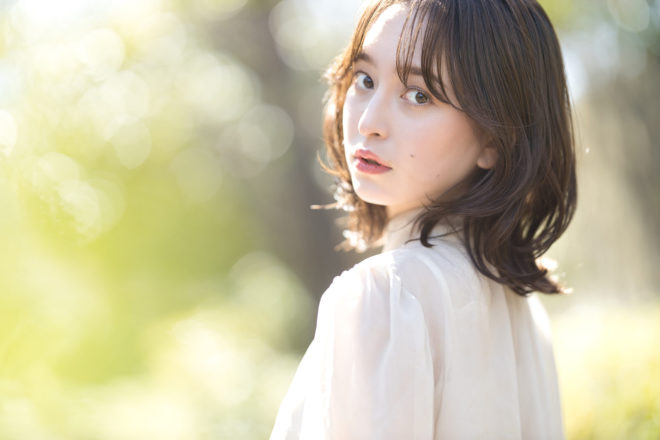 気づいたら彼女のことばかり考えていました…！男性にとって“頭から離れない女性”になる3つの方法