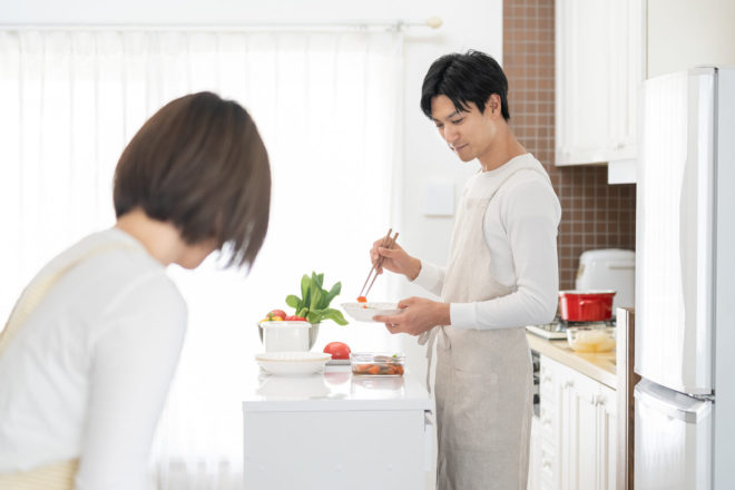 夫の発言「家事と育児、手伝うよ」に妻モヤモヤ…“夫婦の家事分担”どうすべき？