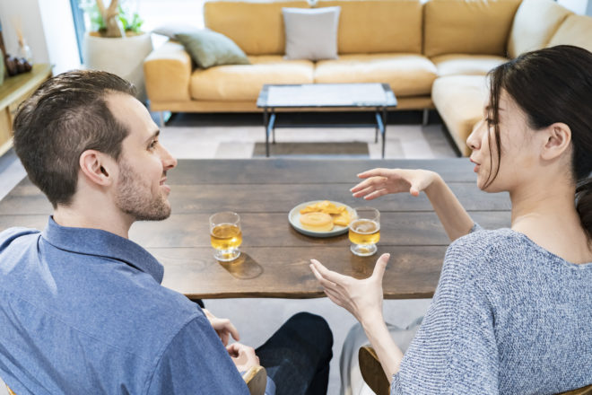 朝まで家に帰ってこないフランス人夫…欲求不満妻が起こした大胆な行動とは！？